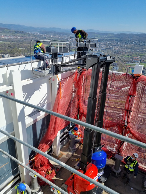 Last facade element installed on the tallest building